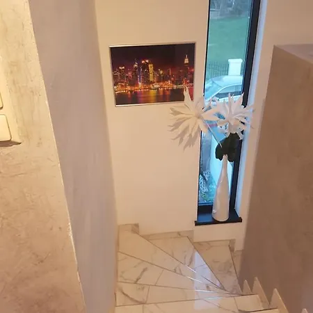 Apartahotel Deluxe & 2*