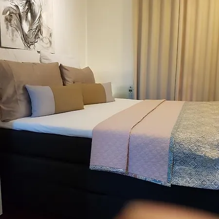 Aparthotel Deluxe & 2*