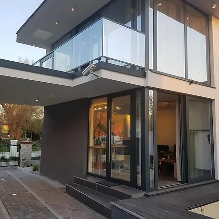 Deluxe & Vösendorf