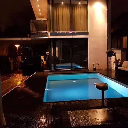 Deluxe & Apartahotel 2*