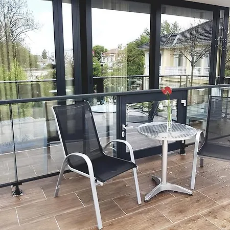 Aparthotel Deluxe & Voesendorf