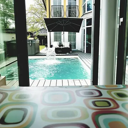 Deluxe & Apartahotel 2*