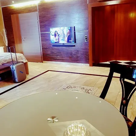 Apartahotel Deluxe & 2*