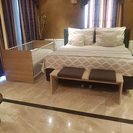Deluxe & Apartahotel 2*